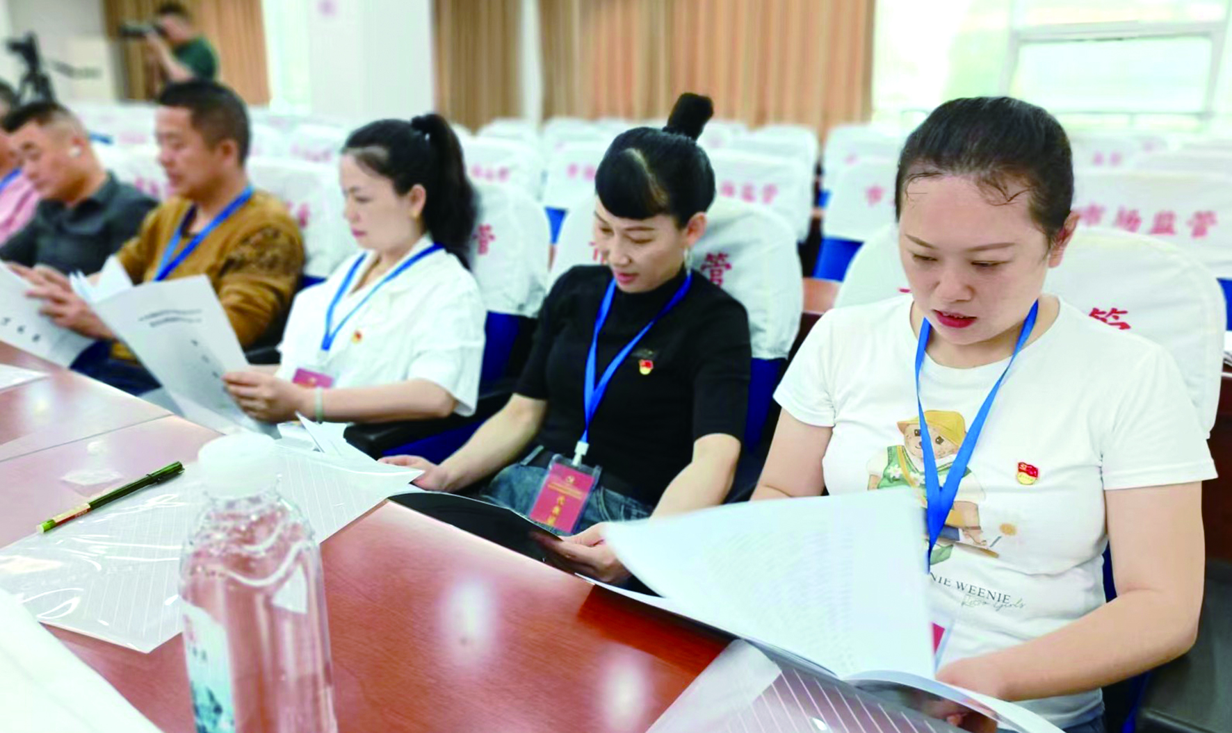 集團(tuán)公司黨委開展創(chuàng)先爭(zhēng)優(yōu)活動(dòng) 推薦評(píng)選先進(jìn)基層黨組織、優(yōu)秀黨務(wù)工作者和優(yōu)秀共產(chǎn)黨員 （李高雄報(bào)道） 